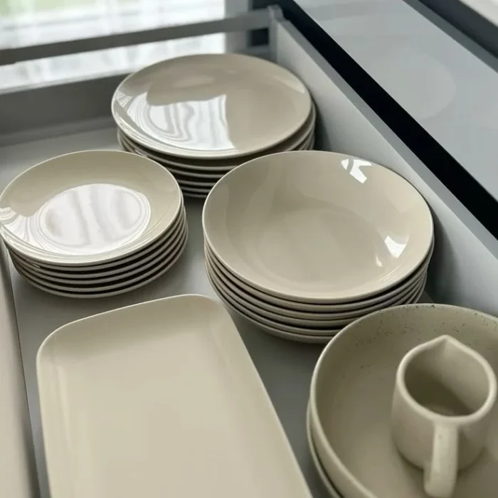 Beige Porcelain Plates Set in Drawer